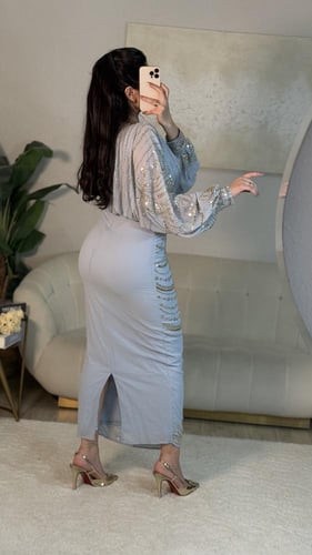 فستان سماوي طويل فخم مرصع بالكريستال