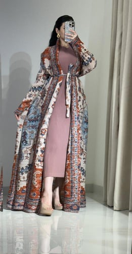 عبايا ترنديه متعددة الالوان