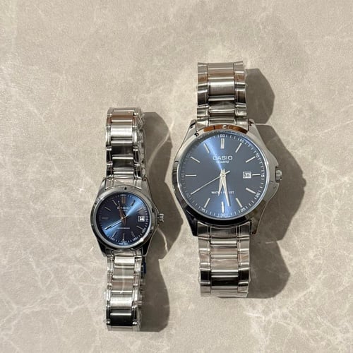 ساعتيّ كوارتز كحلي