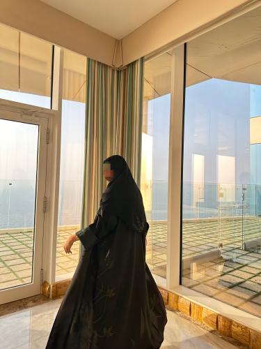 عباية ورقة خضراء