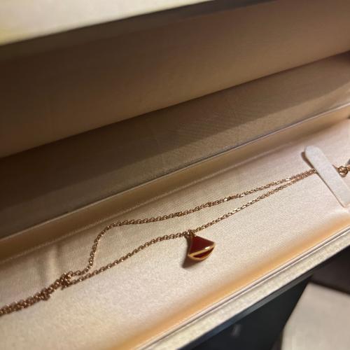 اسوارة ديفاز دريم بحجر عقبق احمر وذهب وردي