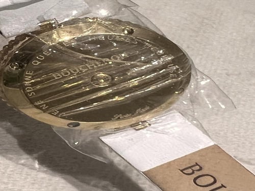 ساعة بوشرون ذهبيه وستراب جلد العجل ابيض - الحجم 32...