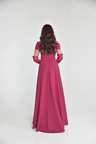 فستان بتصميم إنسيابي ( Off-Shoulder )