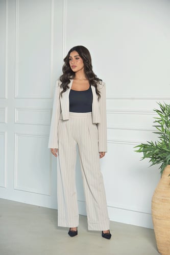 طقم رسمي بيج بخطوط سوداء