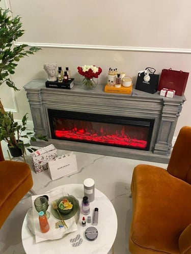 مدفأة خشبية بلون رمادي معتق