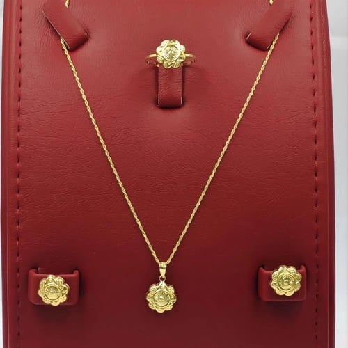 طقم ذهب عيار 18 - 18K Gold set Heart shape