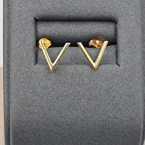 18K Earrings with V design