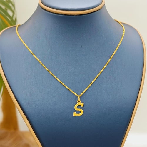 18K Gold Necklace with letter pendant - عقد ذهب عي...