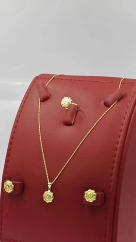 طقم ذهب عيار 18 - 18K Gold set Heart shape