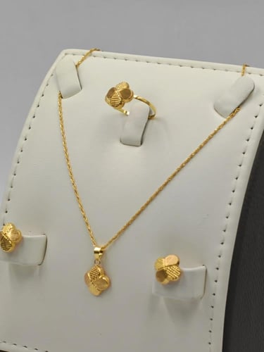 طقم ذهب عيار 18 - 18K Gold set