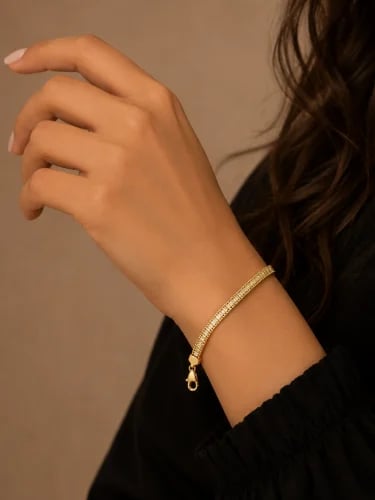 Elegant 18K Gold Bracelet