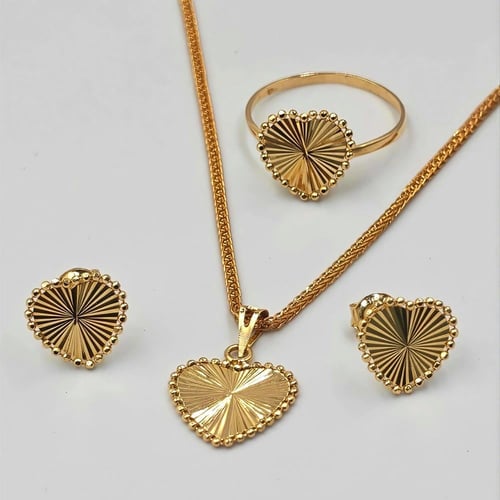 18K Gold Heart set - طقم ذهب عيار 18