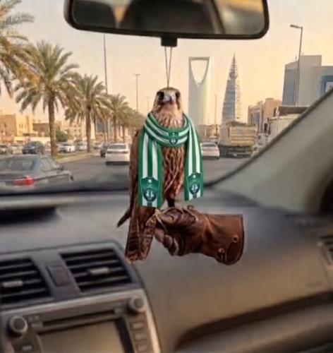 تعليقه الصقر بشعار الاهلي