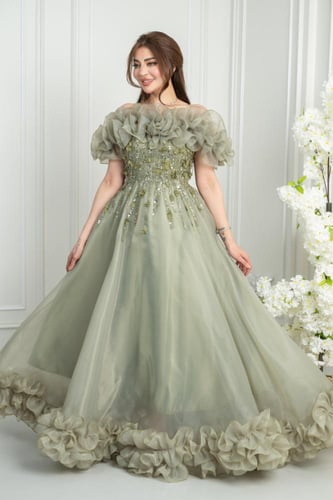 فستان سهرة بتفاصيل قصاقص تل