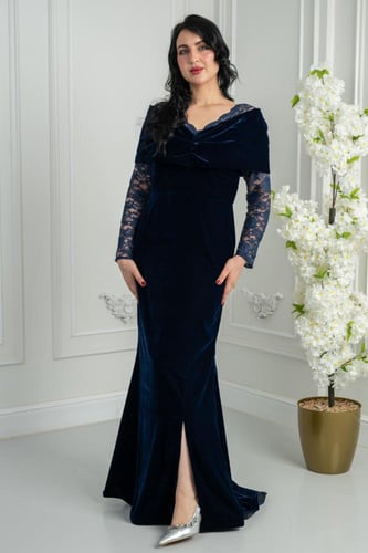 فستان مخمل بكم تل دانتيل لإطلالة أنثوية