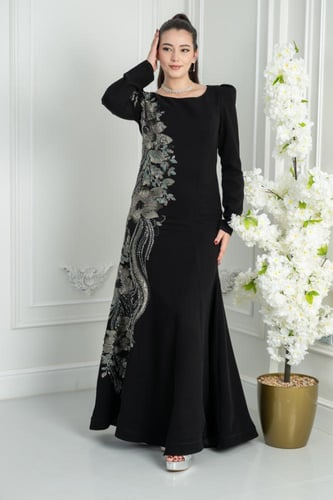 فستان سهرة كم كلفه جنب