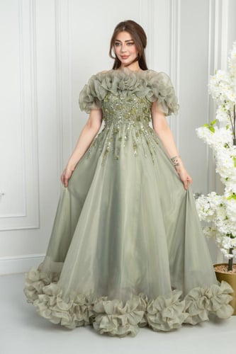 فستان سهرة بتفاصيل قصاقص تل