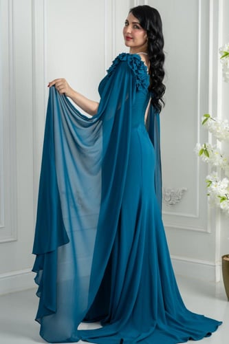 فستان شيفون ناعم بتطريز ورد على الكتف