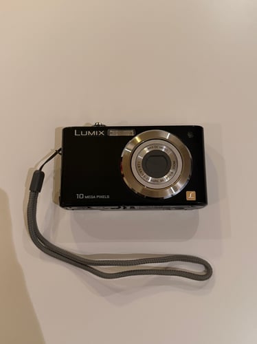 ‏Lumix DMC-FS42