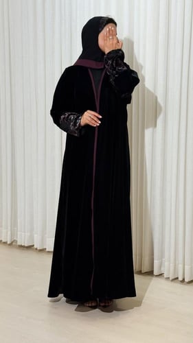 عبايه ملكيه