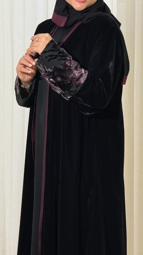 عبايه ملكيه عنابي