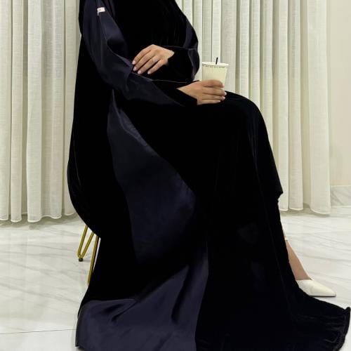 Alnuhuf abaya - black velvet - half calf-length - sleeves with dark purple embroidery