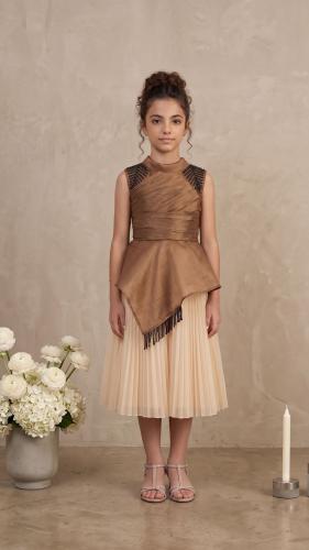 "سيمفونية النحاس" (Copper Symphony Gown)