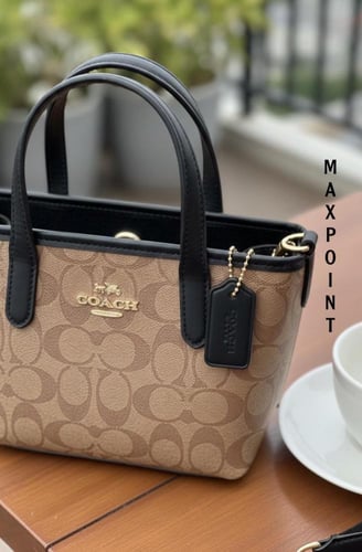 حقيبة أنيقة من ماركة كوتش (Coach)