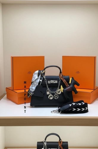 حقيبه يد " بأكسسوارات أنيقة "