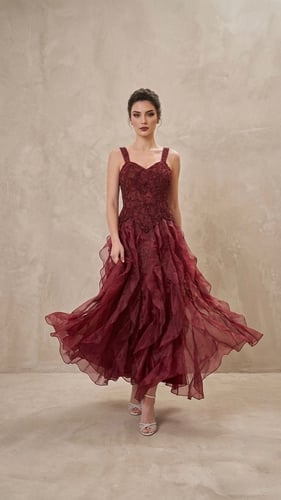 فستان "روبي كاسكيد" (Ruby Cascade Gown)