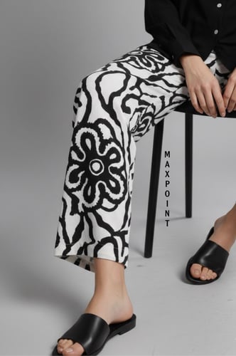 طقم نسائي / اسود وبنطلون مشجر