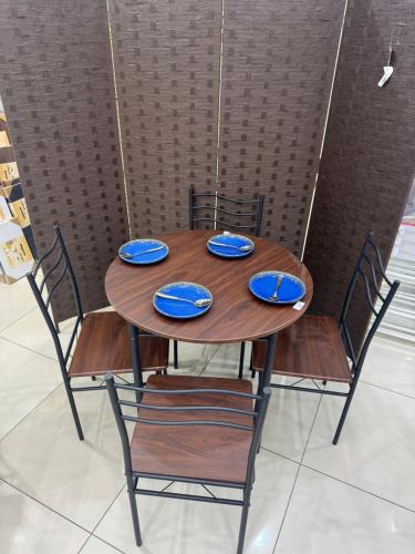 طاولة طعام دائري 4 كراسي