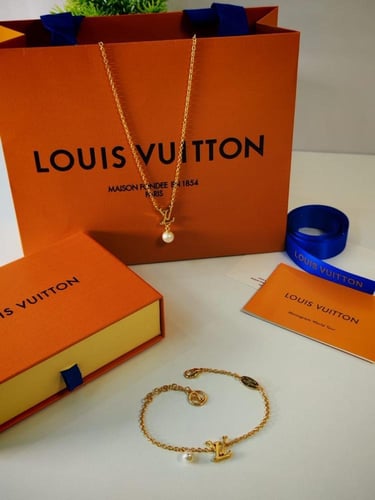 اسوارة Louis Vuitton نانوغرام جولد