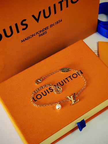 اسوارة Louis Vuitton نانوغرام جولد
