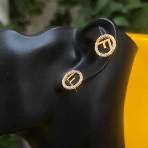 طقم فندي F is Fendi (سلسال وأقراط) - ذهبي