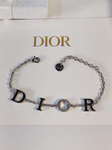 اسوارة ديور شعار حروف فضي