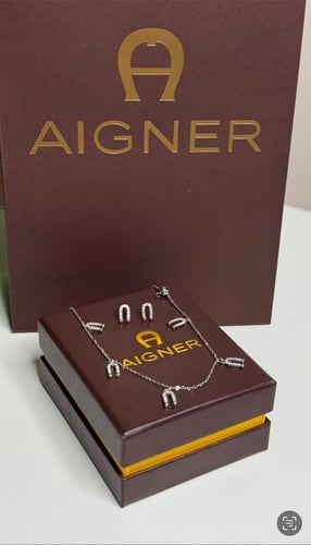 طقم Aigner سلسال مع حلق فضي