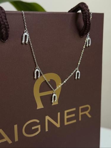 طقم Aigner سلسال مع حلق فضي