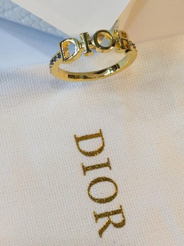خاتم Dior ذهبي بفصوص زرقاء