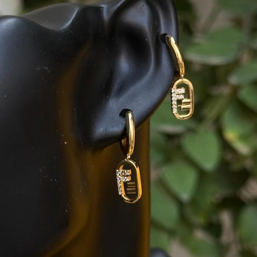 طقم فندي Fendi O’Lock (سلسال وأقراط)