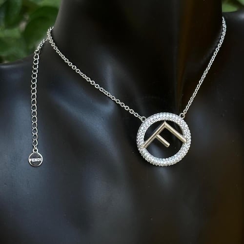 طقم فندي F is Fendi (سلسال وأقراط) - فضي
