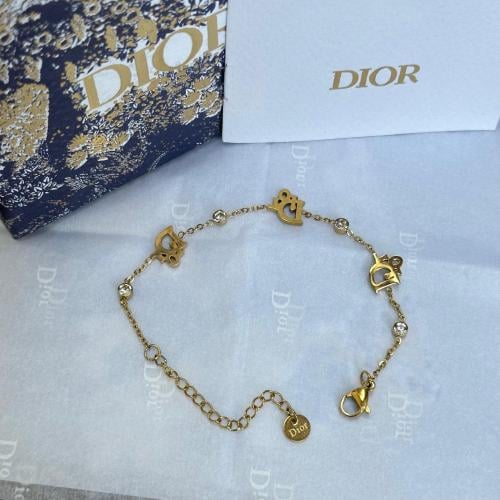 اسوارة ديور Dior Oui – ستانلس ستيل ذهبي بفصوص لامع...