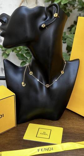 طقم فندي Fendi O’Lock (سلسال وأقراط)