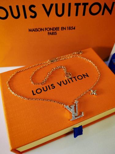 سلسال Louis Vuitton شعار LV مرصّع بفصوص