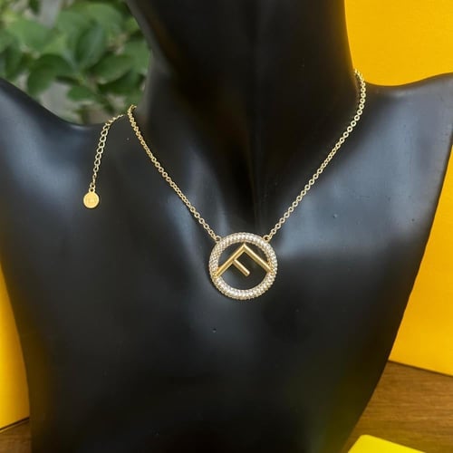 طقم فندي F is Fendi (سلسال وأقراط) - ذهبي
