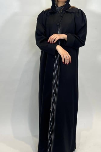 " A30-عباية سوداء انيقة مقفلة بأزرير ا "