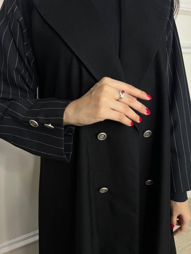 A4-عباية قصة بليزر بأكمام مقلمة