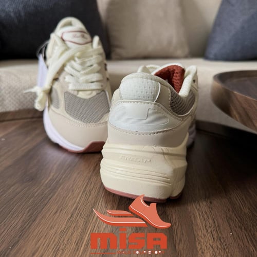 x New Balance 990v6 sneakers