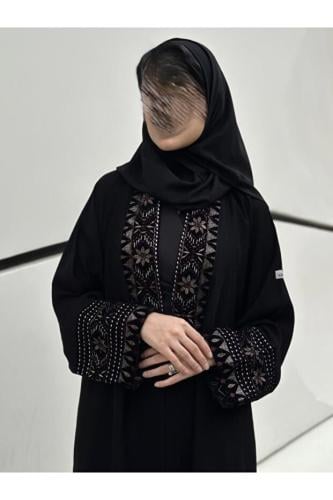 Rosana عباية لجين, عباية بتصميم هندسي فاخر
