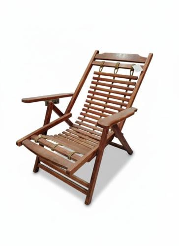 Wooden folding lounge chair